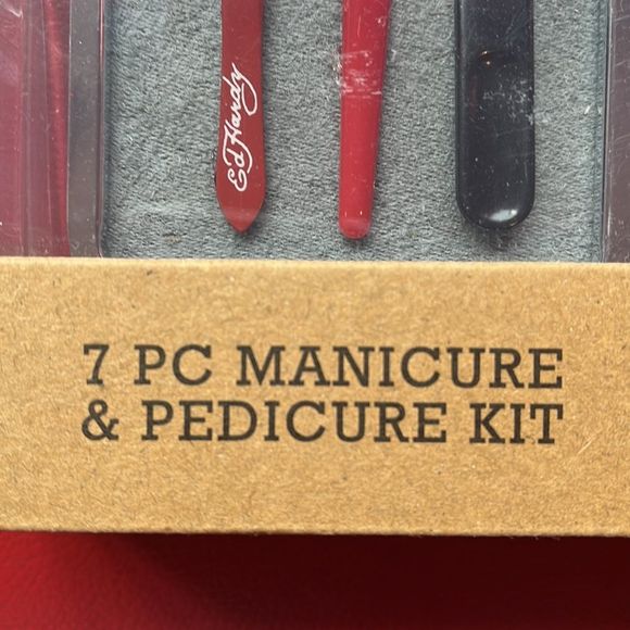 NIP Ed Hardy manicure/pedicure set - Picture 3 of 4